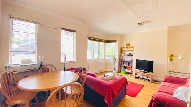2 bed property in Elm Court, Finchley